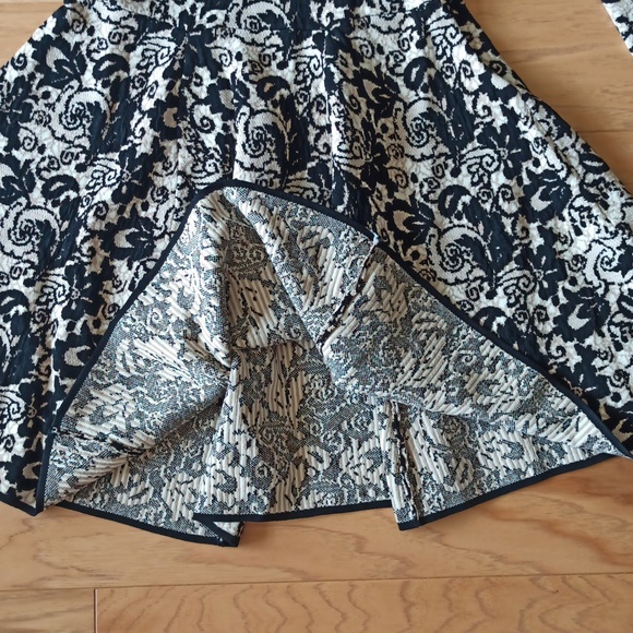 NWT Felicity & Coco Floral Print Long Sleeve Midi Dress - Picture 3 of 7